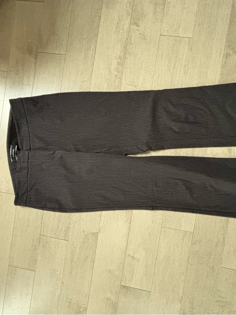 le chateau Black Pinstripe Women’s pantsuit - Picture 4 of 13